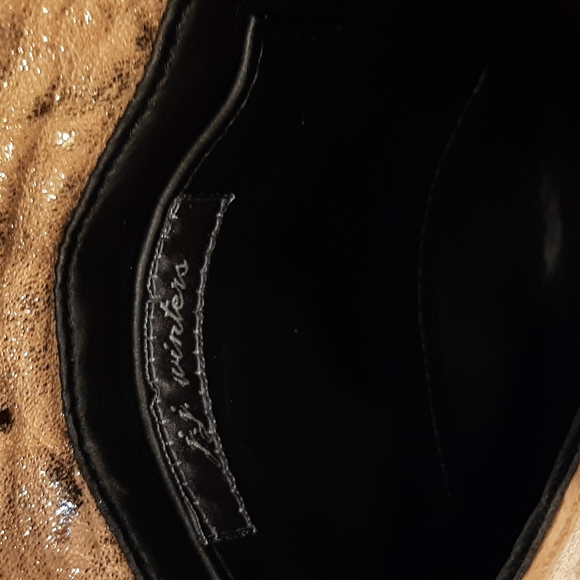 J.J Winters Women's Gold Metallic Leather Crossbody Handbag Like New - Picture 9 of 12